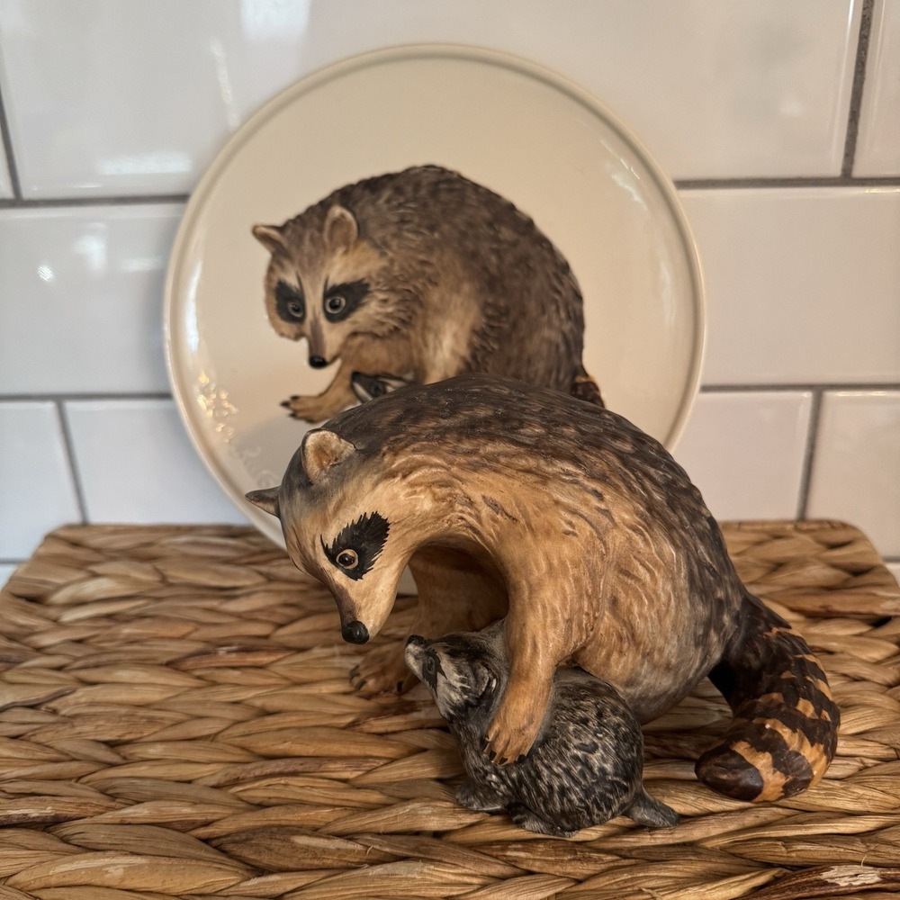 Goebel Mothers‎ Series Plate Raccoon Mom And Baby 1980 Plate And Figure